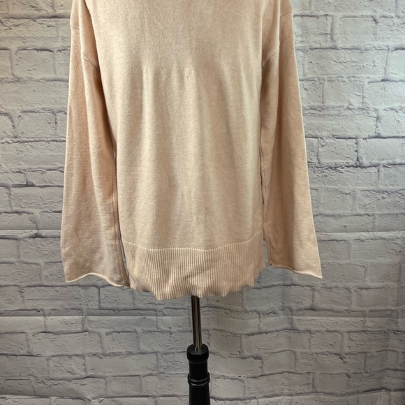 Chelsea & Theodore Button-Side Lightweight Sweater NWT Women’s Large Beige - Picture 4 of 8